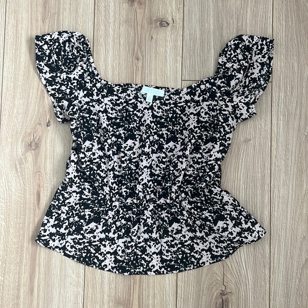 Abound Tan and Black Top NWOT